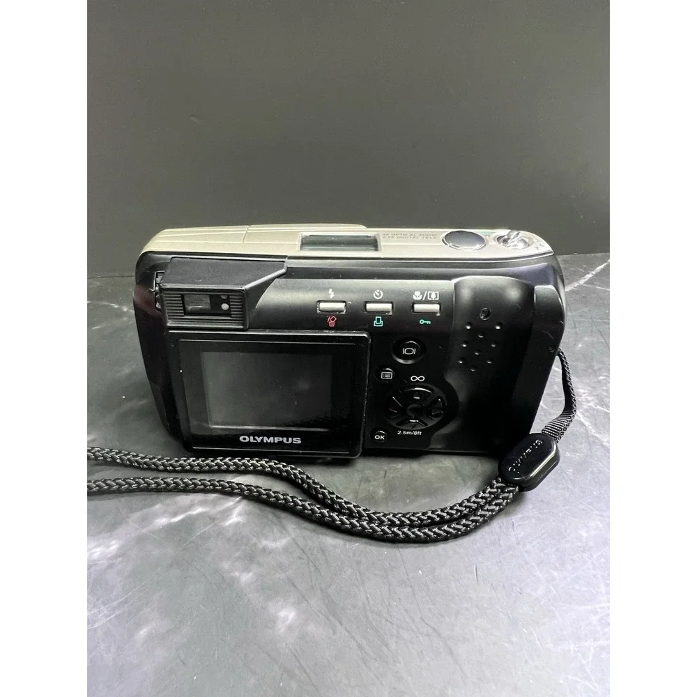 Olympus Camedia D-490 Digital Point and Shoot Camera Bundle Parts Only